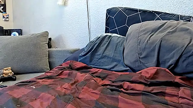 Snapshot of pyrowuff chatting on 03.01.25 pyrowuff online show from 03.01.25