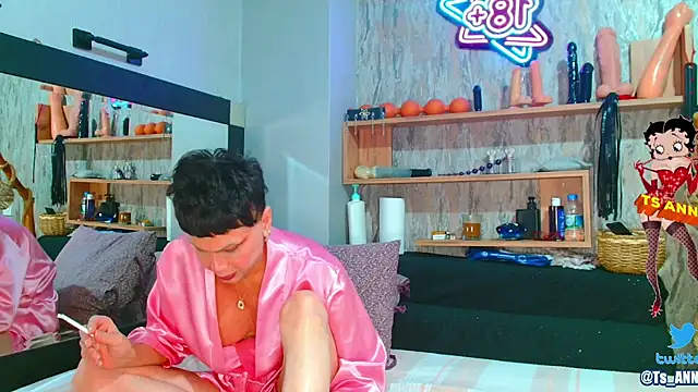 Snapshot of TS_ANNA_ chatting on 12.14.24 TS ANNA online show from 12.14.24