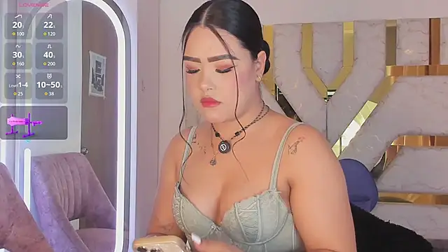 Snapshot of sophy_champagne chatting on 04.22.26 sophy champagne online show from 04.22.26