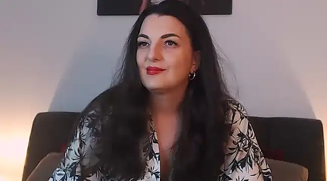 Snapshot of itsyourlady chatting on 12.28.24 itsyourlady online show from 12.28.24