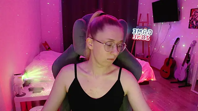 Snapshot of AnabelFrel chatting on 12.19.24 AnabelFrel online show from 12.19.24