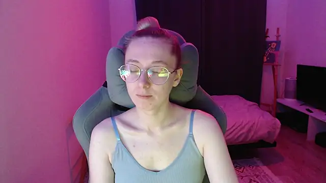 Snapshot of AnabelFrel chatting on 10.26.25 AnabelFrel online show from 10.26.25