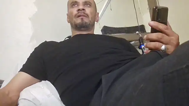 Snapshot of leonar0101 chatting on 11.25.25 leonar0101 online show from 11.25.25