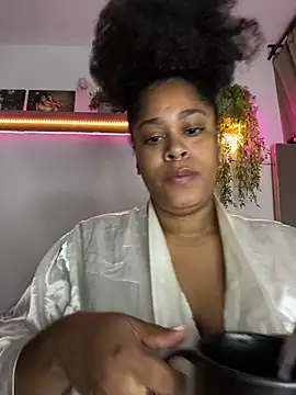 Snapshot of africa_xxx chatting on 03.18.25 africa xxx online show from 03.18.25