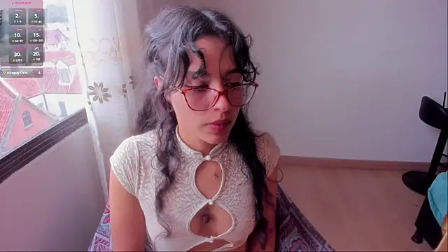 Snapshot of aluna_0310 chatting on 10.11.25 aluna 0310 online show from 10.11.25