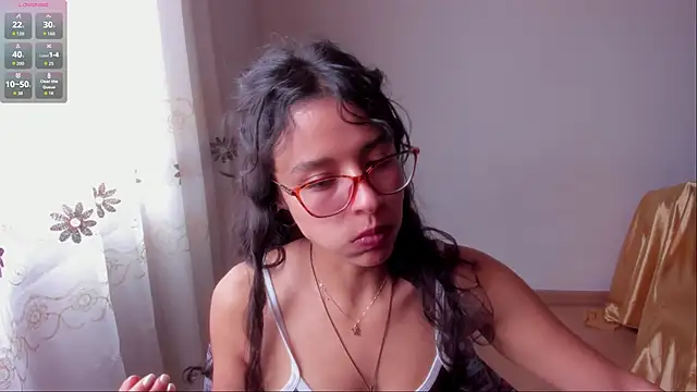 Snapshot of aluna_0310 chatting on 10.12.25 aluna 0310 online show from 10.12.25