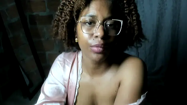 Snapshot of thaimy_ chatting on 06.25.26 thaimy online show from 06.25.26