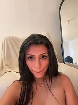 Snapshot of sweetAli_ chatting on 03.14.25 sweetAli online show from 03.14.25