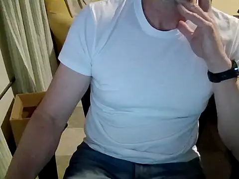 Snapshot of mariohurt101 chatting on 10.01.25 mariohurt101 online show from 10.01.25