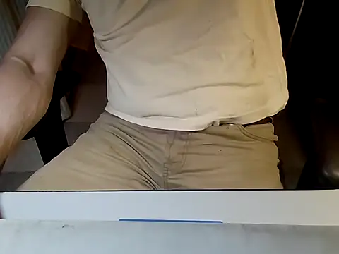 Snapshot of mariohurt101 chatting on 10.24.25 mariohurt101 online show from 10.24.25