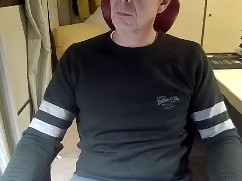 Snapshot of mariohurt101 chatting on 10.30.25 mariohurt101 online show from 10.30.25