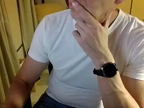 Snapshot of mariohurt101 chatting on 11.25.25 mariohurt101 online show from 11.25.25