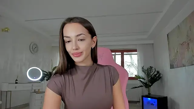 TiffanyHouston  online show from 03.20.25