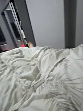 Snapshot of elenaUK chatting on 11.27.25 elenaUK online show from 11.27.25