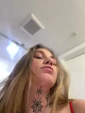 Snapshot of chloetease chatting on 02.25.25 chloetease online show from 02.25.25