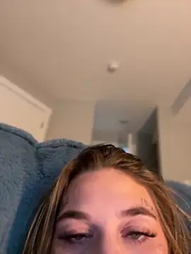 Snapshot of chloetease chatting on 03.04.25 chloetease online show from 03.04.25