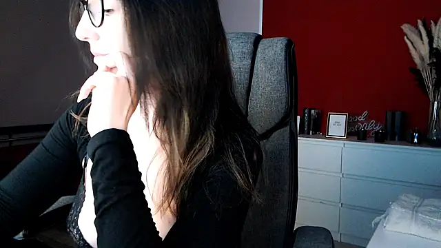 Alina Lamour online show from 04.19.26