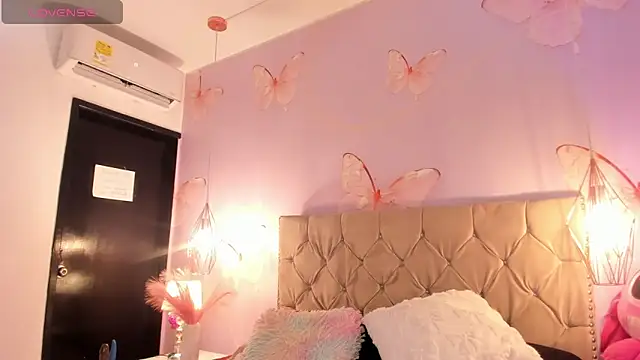 Snapshot of Vivi_prinncess chatting on 04.30.26 Vivi prinncess online show from 04.30.26