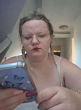 Snapshot of Fiona0705 chatting on 09.24.25 Fiona0705 online show from 09.24.25