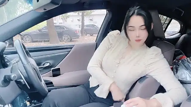 Snapshot of orla2021 chatting on 12.13.24 orla2021 online show from 12.13.24