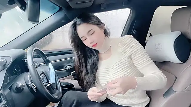 Snapshot of orla2021 chatting on 10.20.25 orla2021 online show from 10.20.25