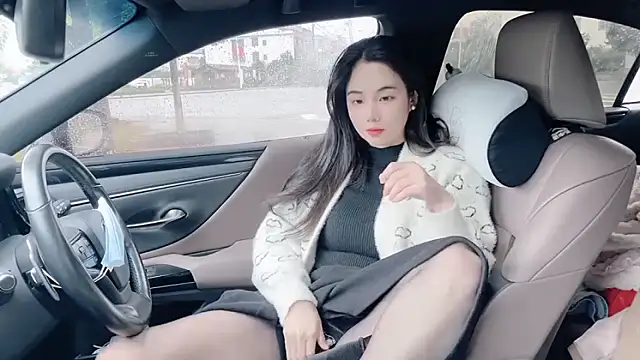 Snapshot of orla2021 chatting on 10.21.25 orla2021 online show from 10.21.25