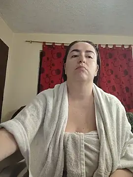 Snapshot of rosahills chatting on 05.17.26 rosahills online show from 05.17.26