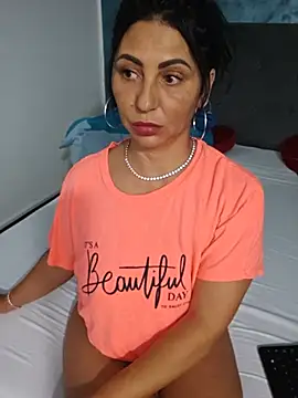 Snapshot of charrlote_love chatting on 07.31.26 charrlote love online show from 07.31.26