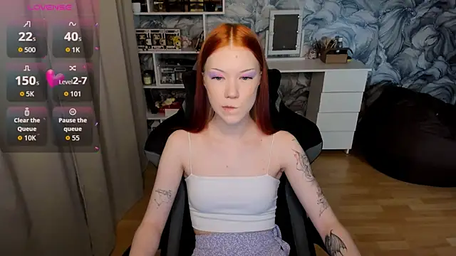 Snapshot of litl_Mia chatting on 10.29.25 litl Mia online show from 10.29.25