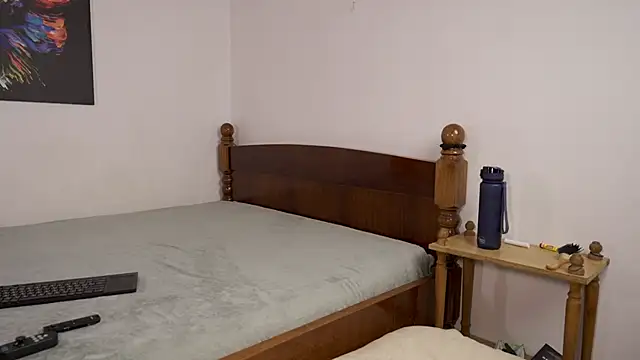 Snapshot of foxeslovefoxes chatting on 10.30.25 foxeslovefoxes online show from 10.30.25