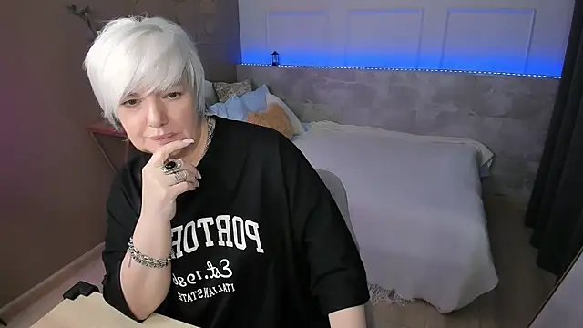 Snapshot of CarmenSoft chatting on 05.01.26 CarmenSoft online show from 05.01.26