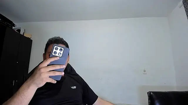 Snapshot of ares_sexxx chatting on 04.19.26 ares sexxx online show from 04.19.26