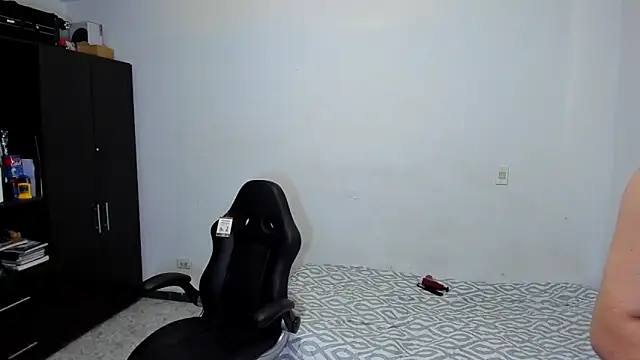 Snapshot of ares_sexxx chatting on 04.25.26 ares sexxx online show from 04.25.26