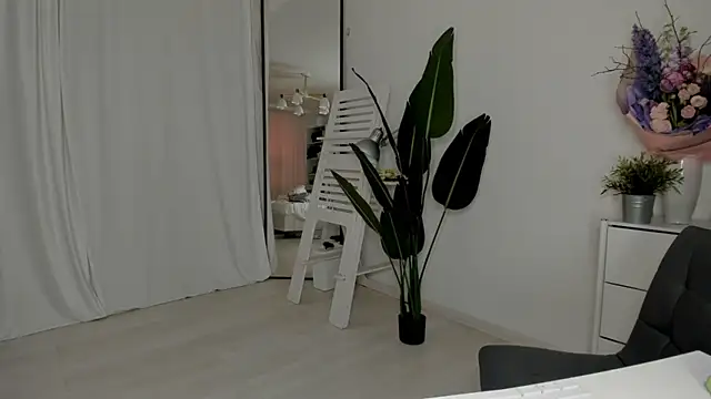 xx leila online show from 03.14.25