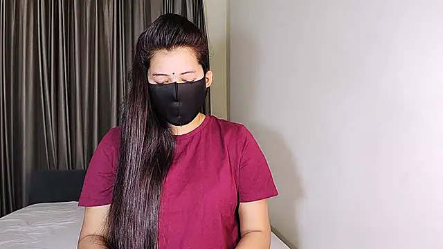 YourLovelyQueen online show from 12.03.24