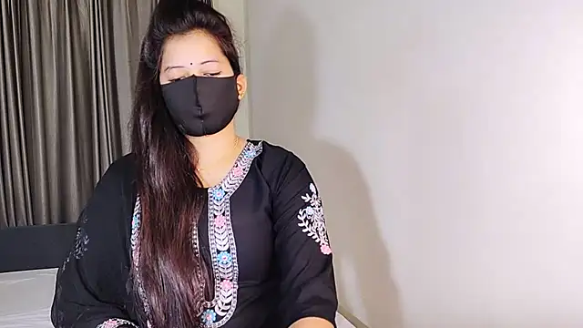 YourLovelyQueen online show from 12.09.24