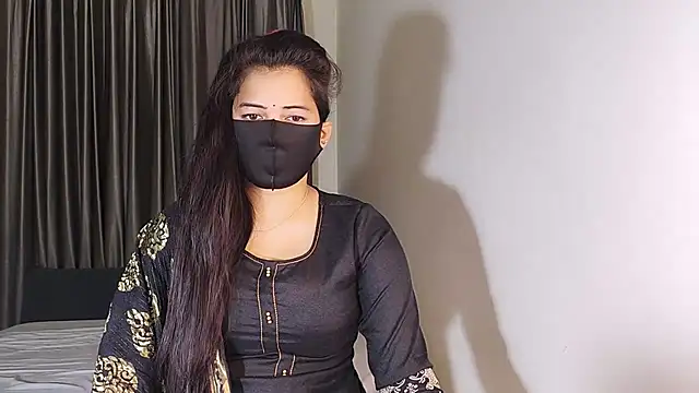 YourLovelyQueen online show from 01.19.25