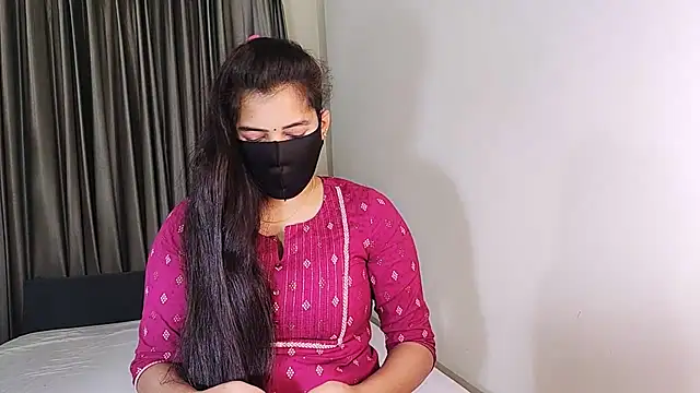 YourLovelyQueen online show from 01.25.25