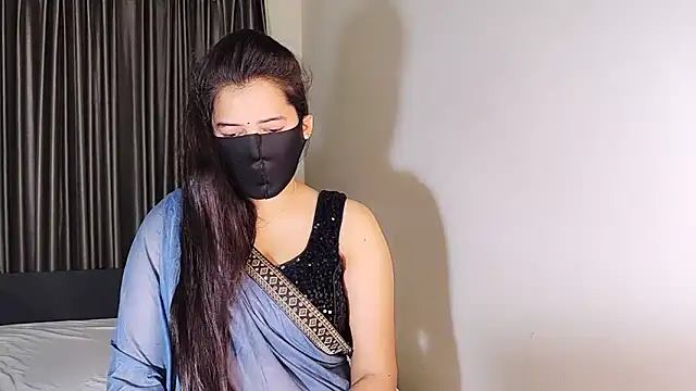 YourLovelyQueen online show from 02.13.25