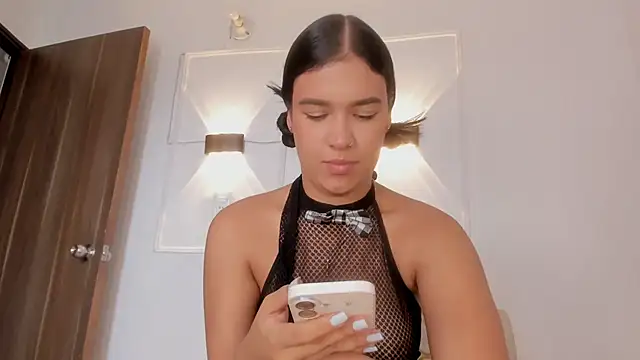 Snapshot of Hanna_Risso chatting on 04.17.26 Hanna Risso online show from 04.17.26