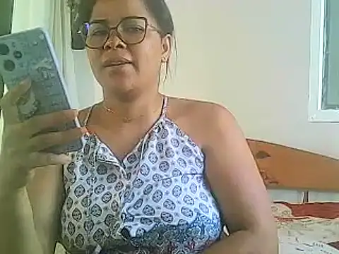 Snapshot of aleixane chatting on 12.19.24 aleixane online show from 12.19.24
