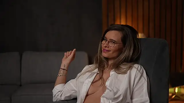 BrandyWhite online show from 12.03.24