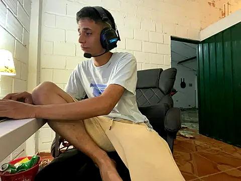 Max TheHorseDick online show from 09.25.25