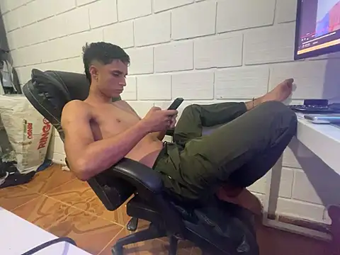 Max TheHorseDick online show from 02.08.26