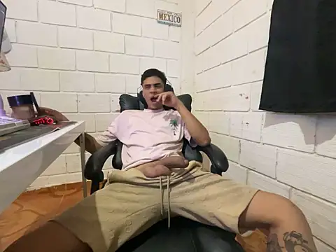 Max TheHorseDick online show from 05.17.26