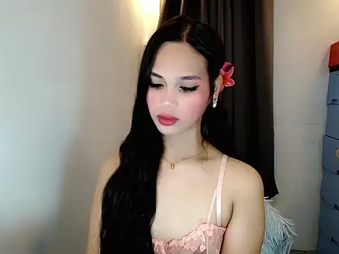 Snapshot of Webcumcutie chatting on 04.25.26 Webcumcutie online show from 04.25.26