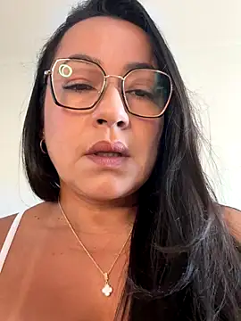 lucy luu  online show from 09.11.25