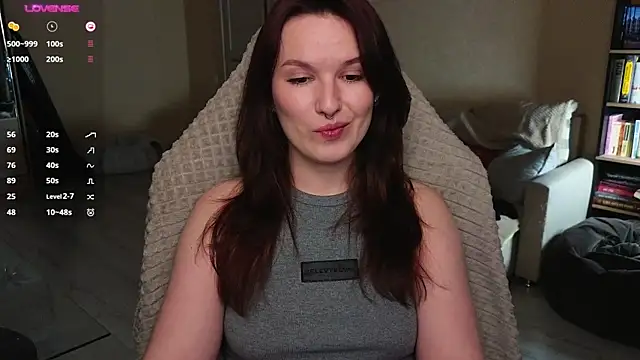Snapshot of Val_lava chatting on 04.28.26 Val lava online show from 04.28.26