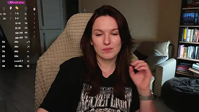 Snapshot of Val_lava chatting on 04.29.26 Val lava online show from 04.29.26