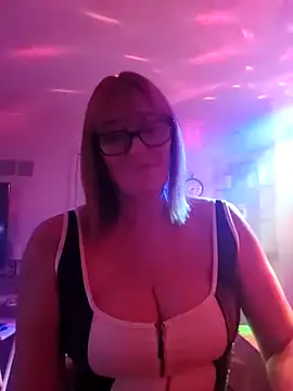 Snapshot of COUPLE4VOYEUR01 chatting on 12.14.24 COUPLE4VOYEUR01 online show from 12.14.24